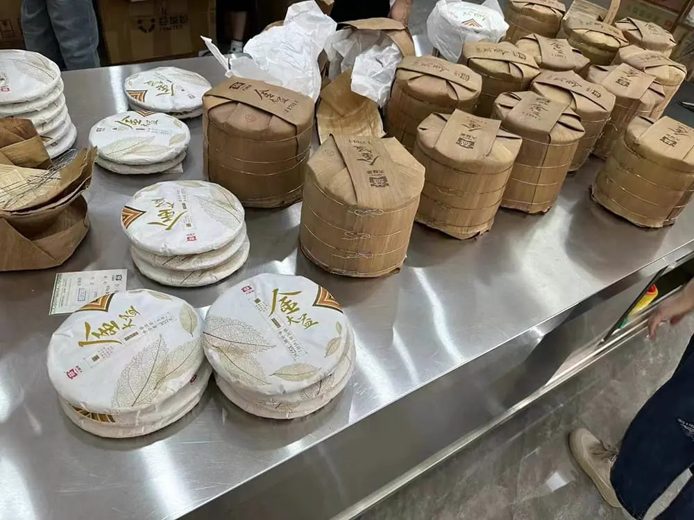 神农架回收大益普洱茶2015年生茶熟茶图3